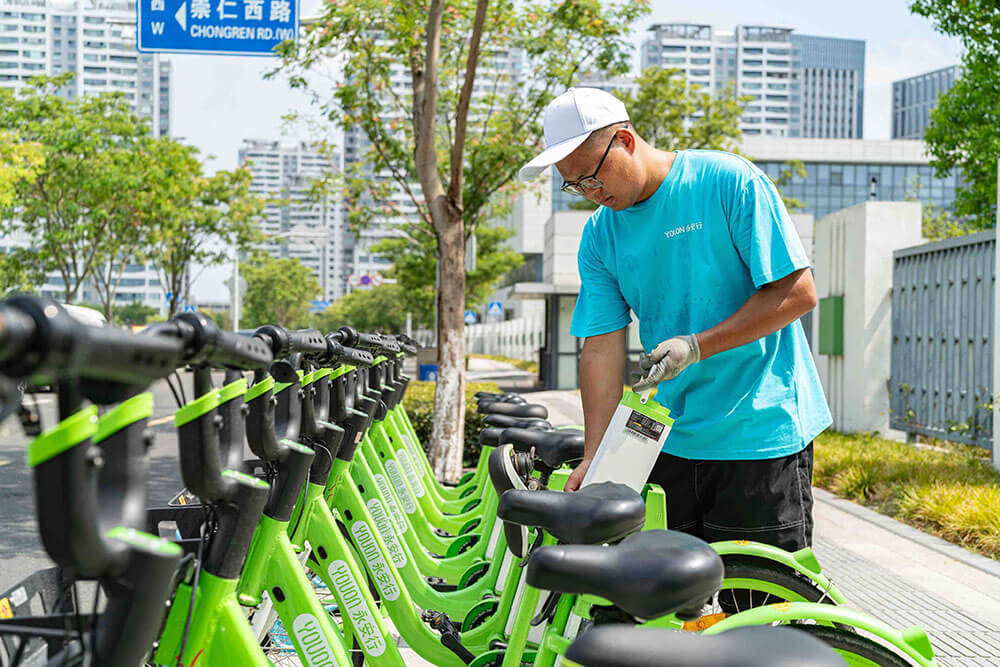 換電維保“閃電俠”：守護城市“綠色脈動”