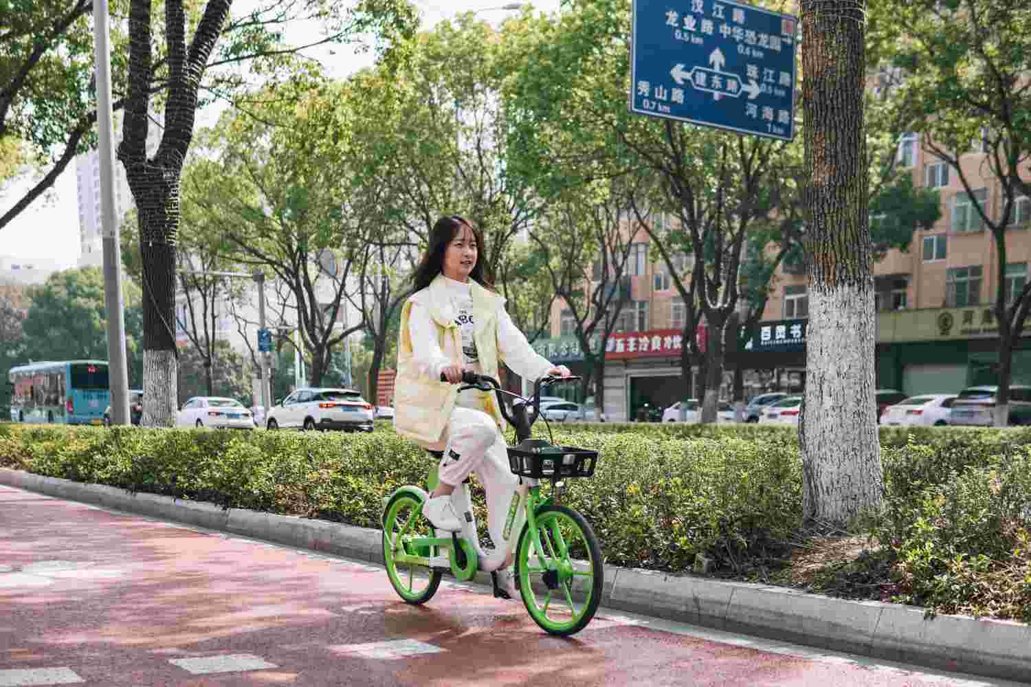 天氣轉(zhuǎn)暖市民騎行“升溫” 永安行加強站點調(diào)度及維保力度