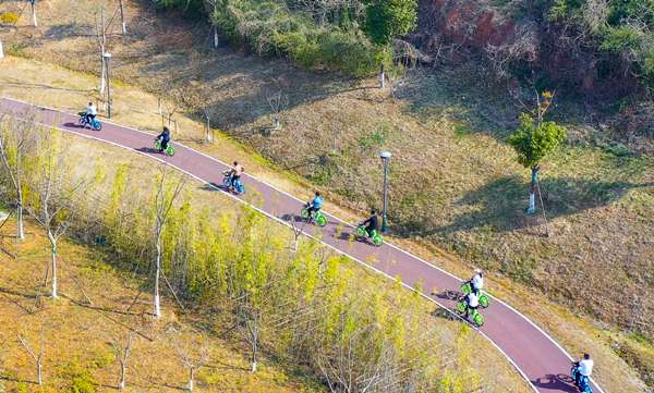永安行共享助力車騎進(jìn)茅山
