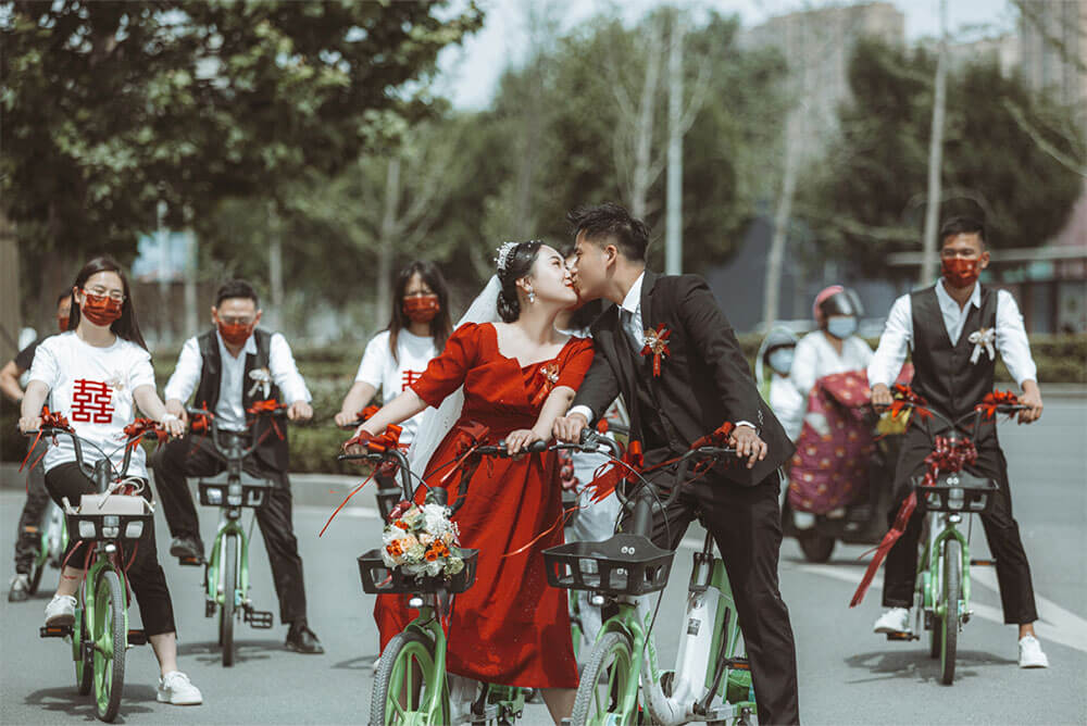 助力車變婚車，騎出獨特浪漫