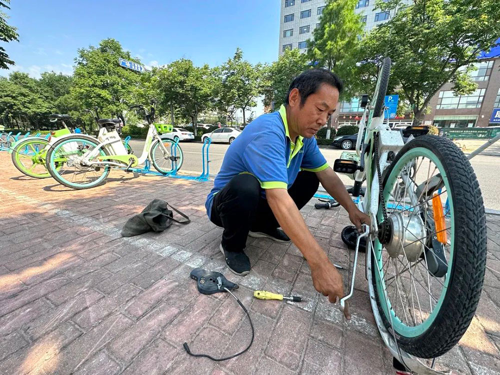 高溫下的堅(jiān)守：每天檢修200余輛故障車，確保市民騎行安全