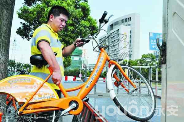 吳江：公共自行車調(diào)度員  辛苦我一人  方便千萬(wàn)家