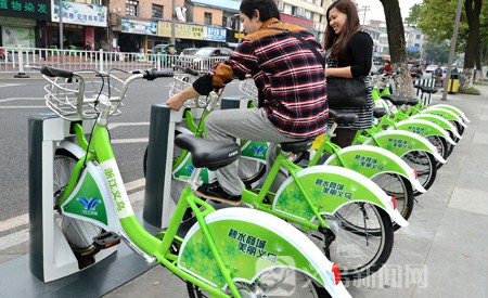 義烏:首批1000輛公共自行車亮相商城